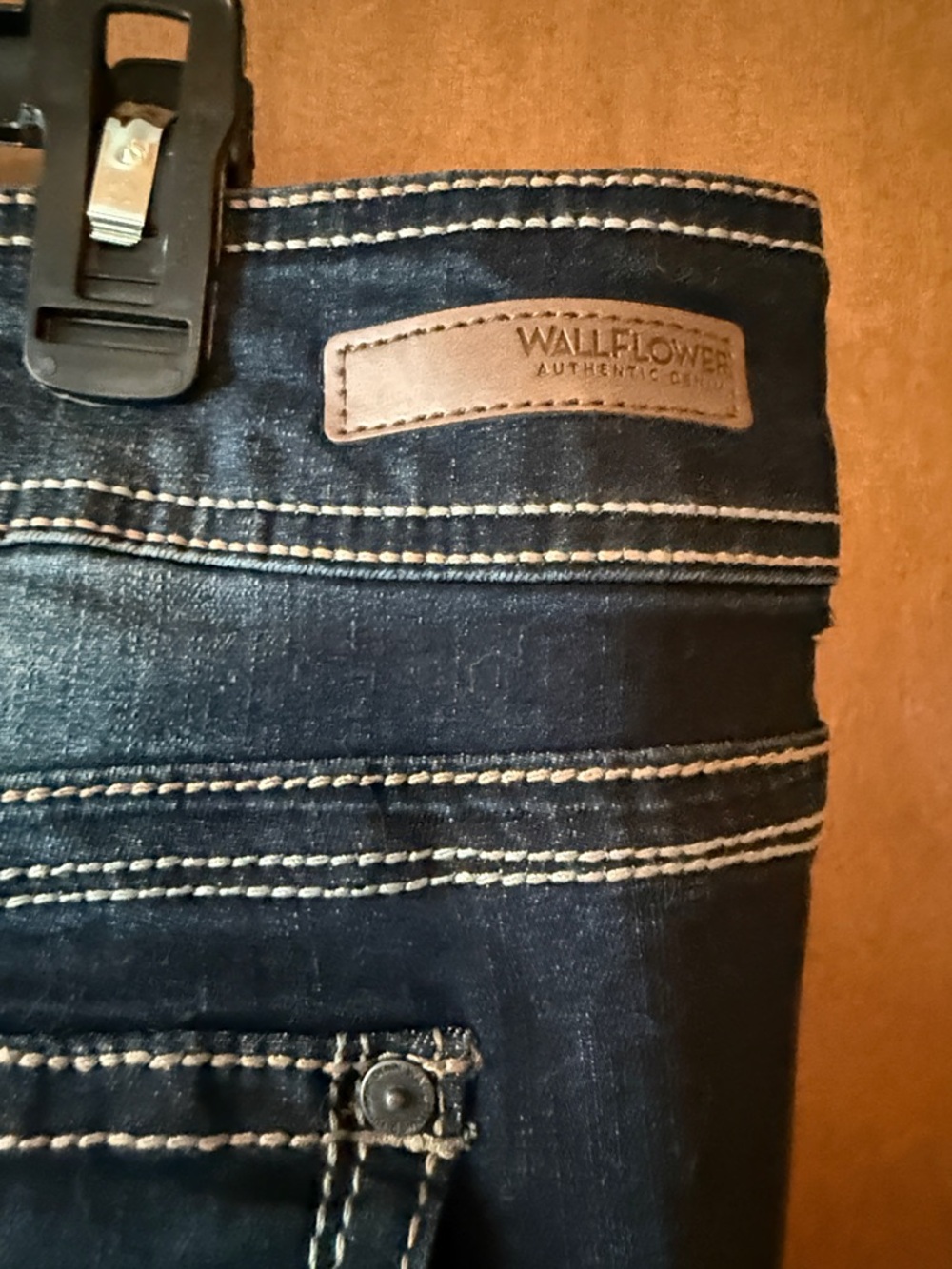 NWOT Wallflower Dark Wash Bootcut Jeans with Faded Front - Picture 6 of 10